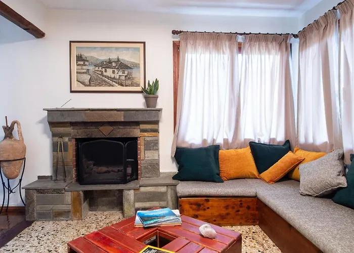 2 Bedroom Art House In Holiday home