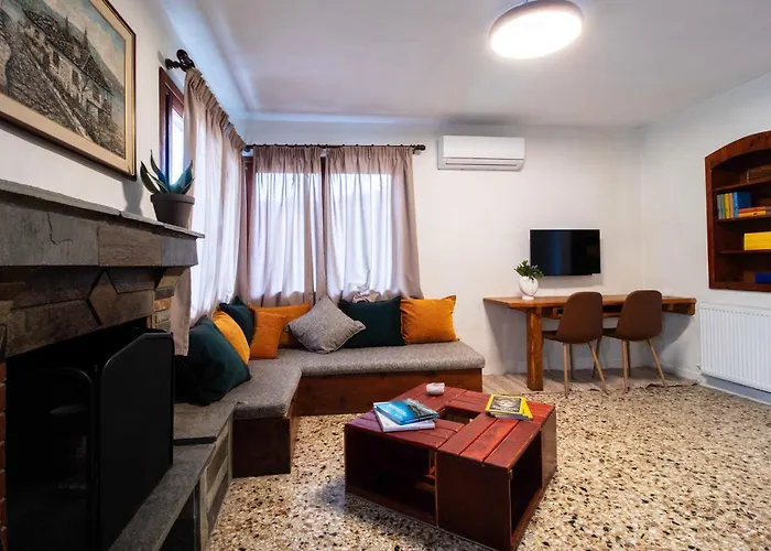 2 Bedroom Art House In