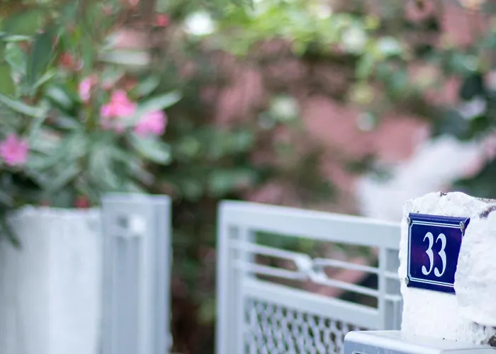 2 Bedroom Art House In Holiday home *