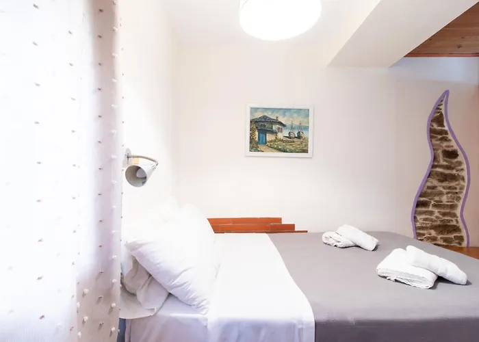 Holiday home 2 Bedroom Art House In