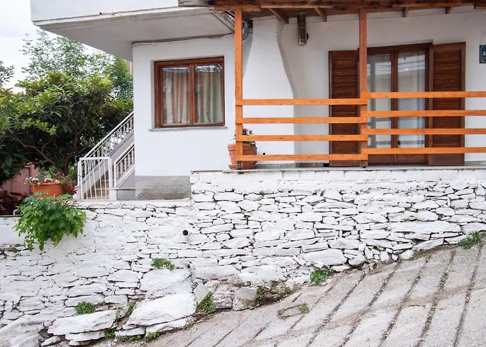 2 Bedroom Art House In Holiday home *