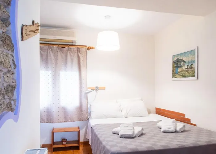 2 Bedroom Art House In