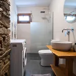 2 Bedroom Art House In *