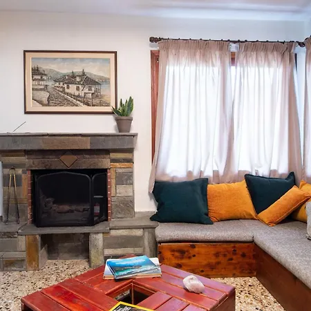 2 Bedroom Art House In בית נופש