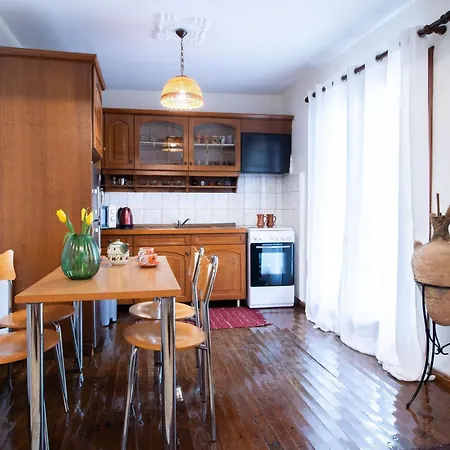 בית נופש 2 Bedroom Art House In קאבאלה