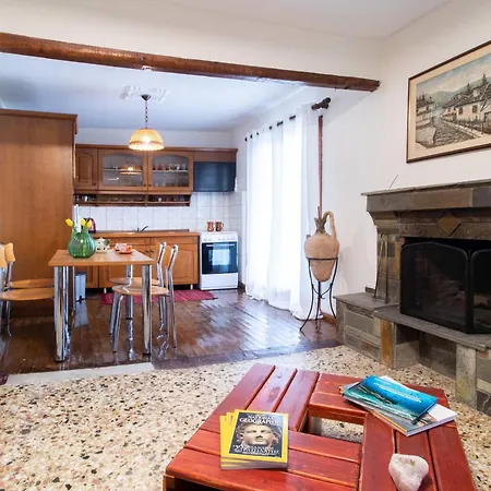 2 Bedroom Art House In בית נופש קאבאלה