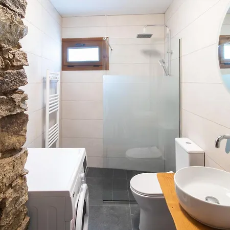 2 Bedroom Art House In
